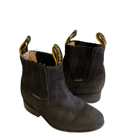 Antonio Hdez Other - Antonio Hdez Black Leather Pull On Boots 10.5